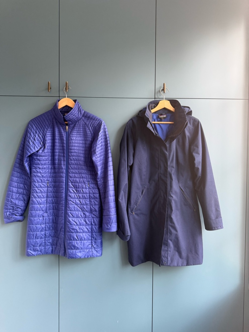 Patagonia Women’s M 3-in-1 coat: Blue Quilted Jacket & Navy Raincoat Set.